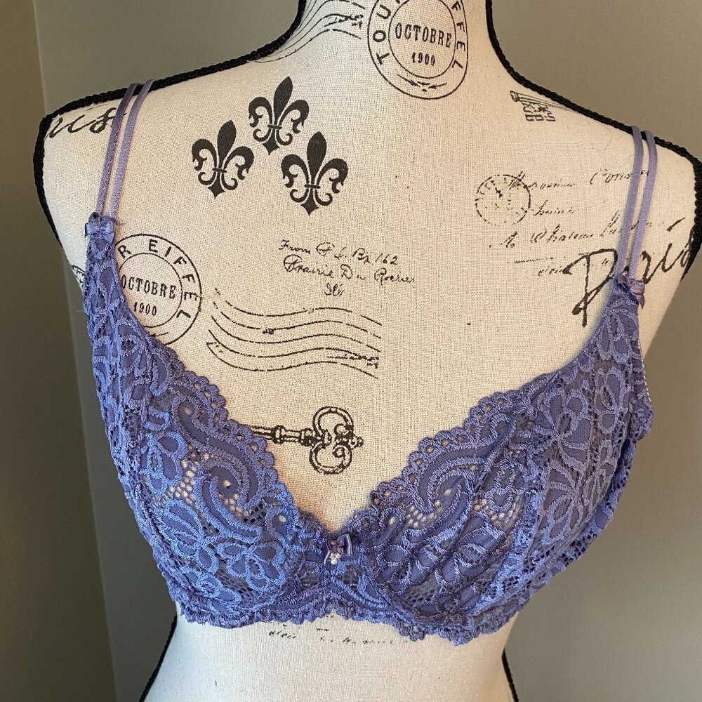 Triumph Purple Lace Underwired Bra Size 34C.